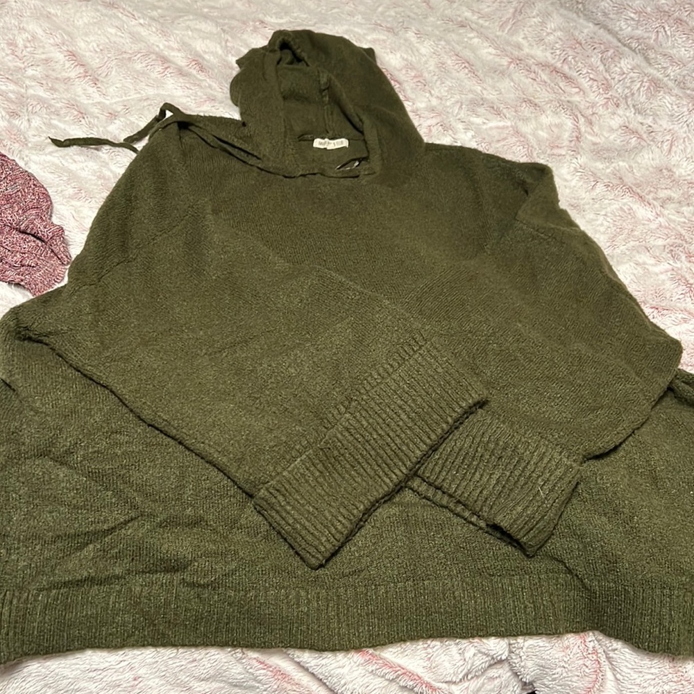 Green pullover